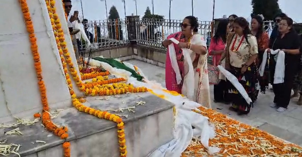 Read more about the article हिल तृणमूल कांग्रद्वारा पनि शहीदहरूप्रति श्रद्धाञ्जली अर्पण गरियो