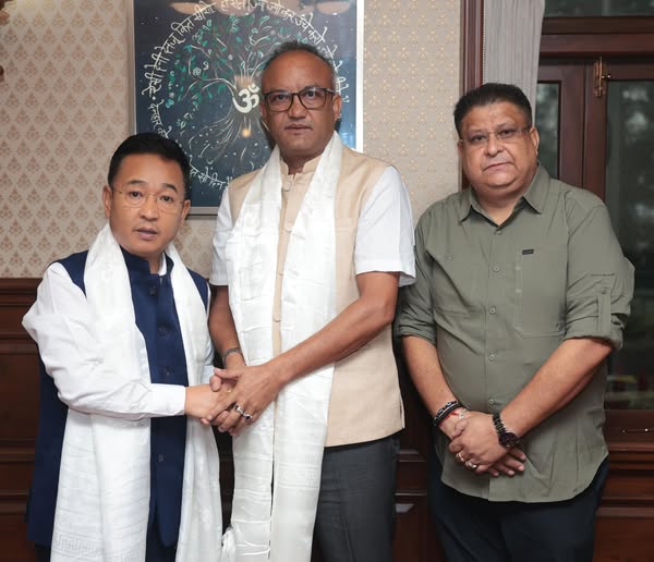 Read more about the article पीएस तामाङद्वारा एचसी छेत्री, जेबी छेत्रीलाई स्वागत