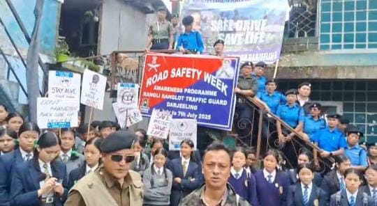 Read more about the article तकदाह बजारमा पुलिसद्वारा सडक सुरक्षा जागरुक कार्यक्रम