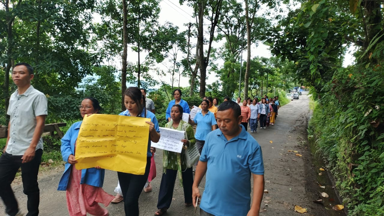 Read more about the article 6 माइलमा प्लास्टिक उपयोग नगरौ सचेतता र्‍याली