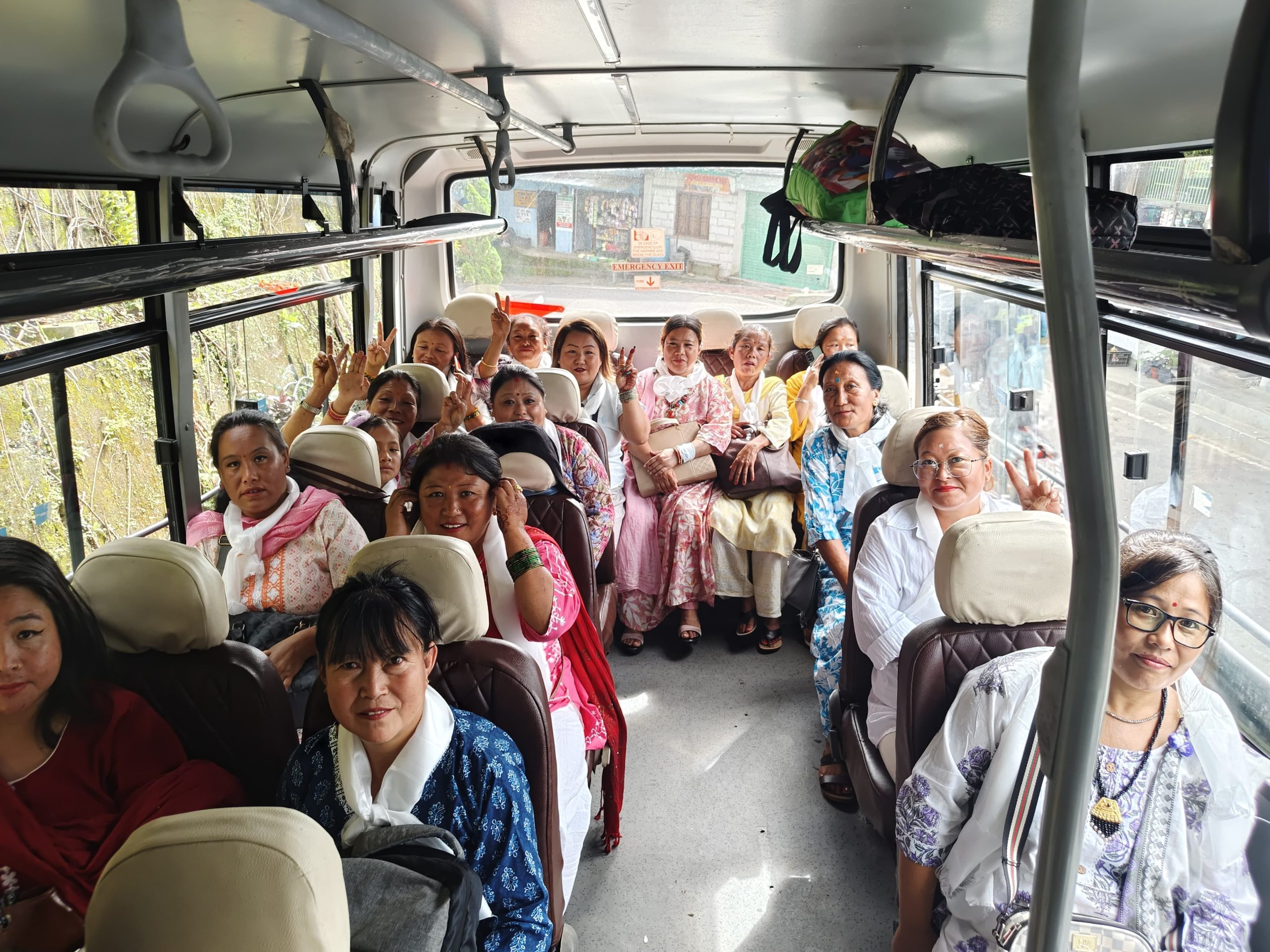 Read more about the article अजयले बन्द चियाबारीका 18 जनालाई पाथीभरा दर्शन पठाए