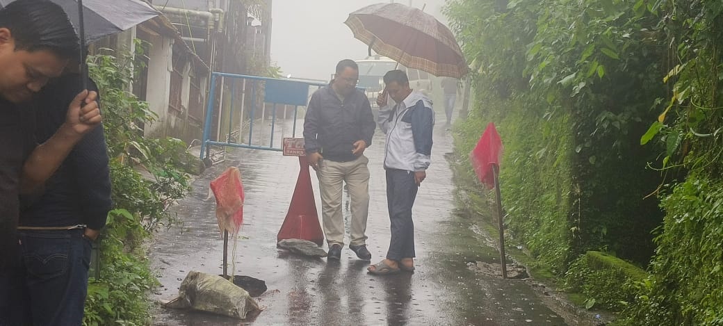 Read more about the article क्षतिग्रस्त कप्तान सुरज शर्मा पथको 1-2 दिन भित्रमा मरमति कार्य आरम्भ गरिनेछः सभासद्‌‍